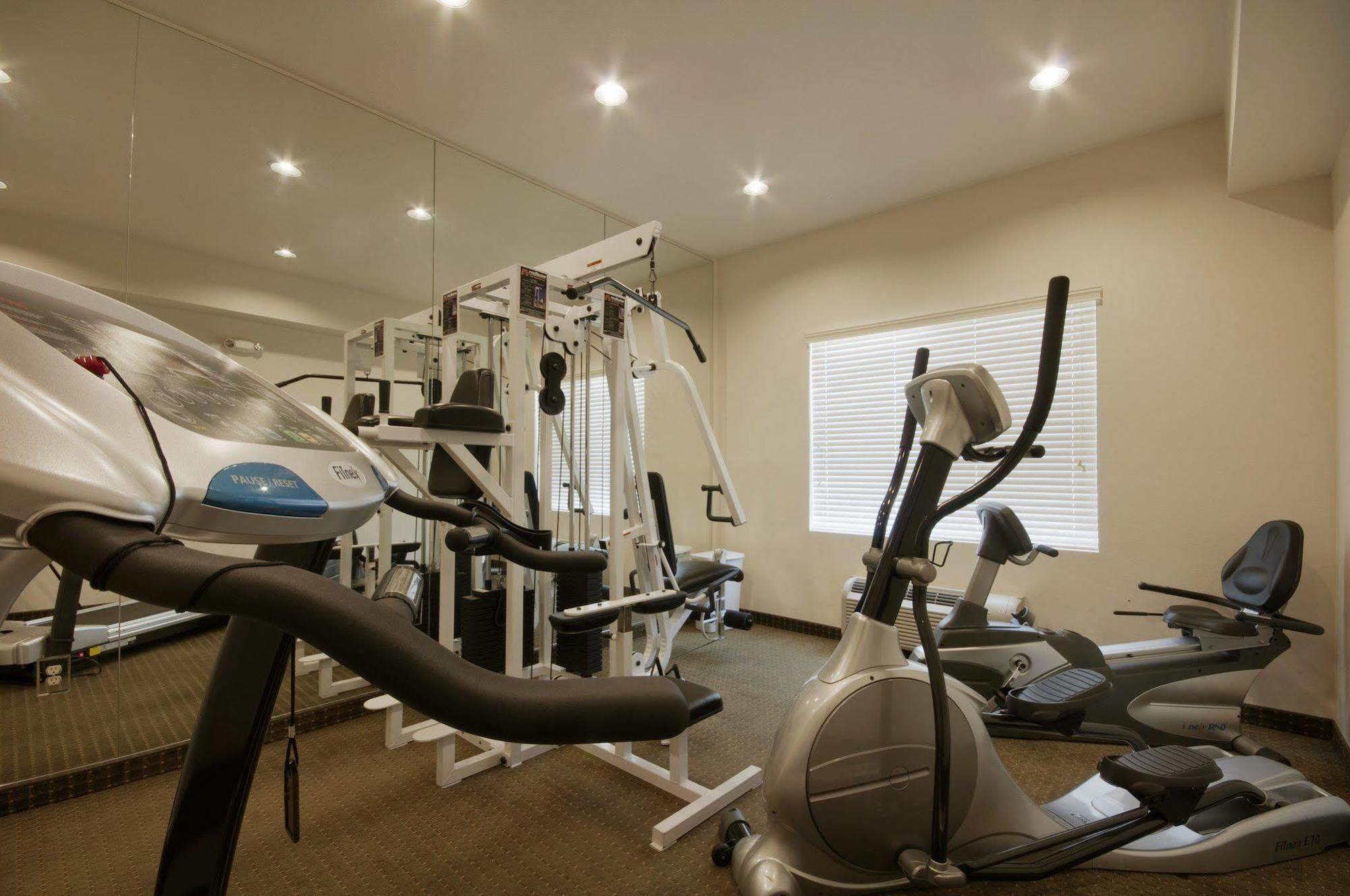 Best Western Plus Lake Elsinore Inn & Suites Eksteriør billede