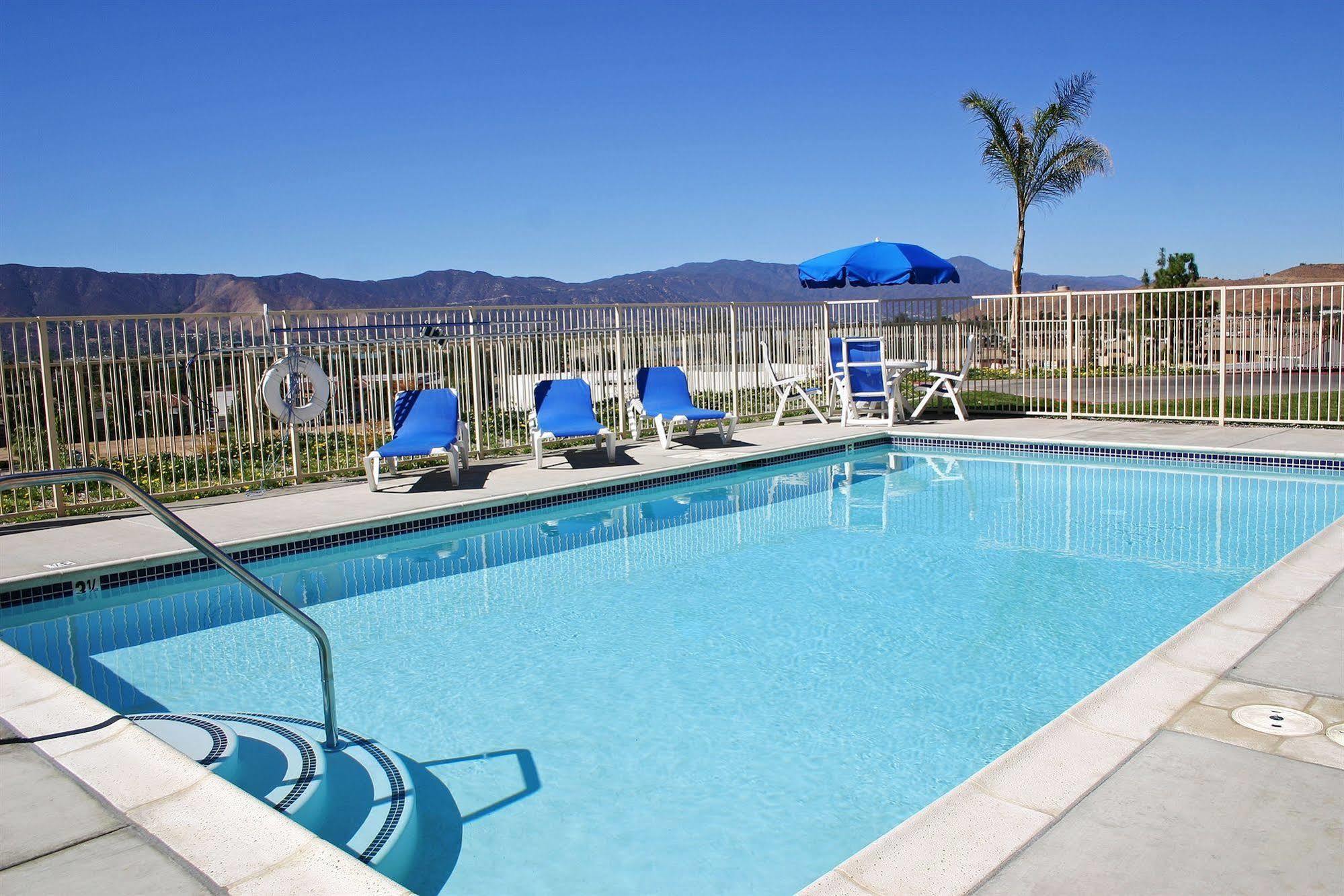 Best Western Plus Lake Elsinore Inn & Suites Eksteriør billede