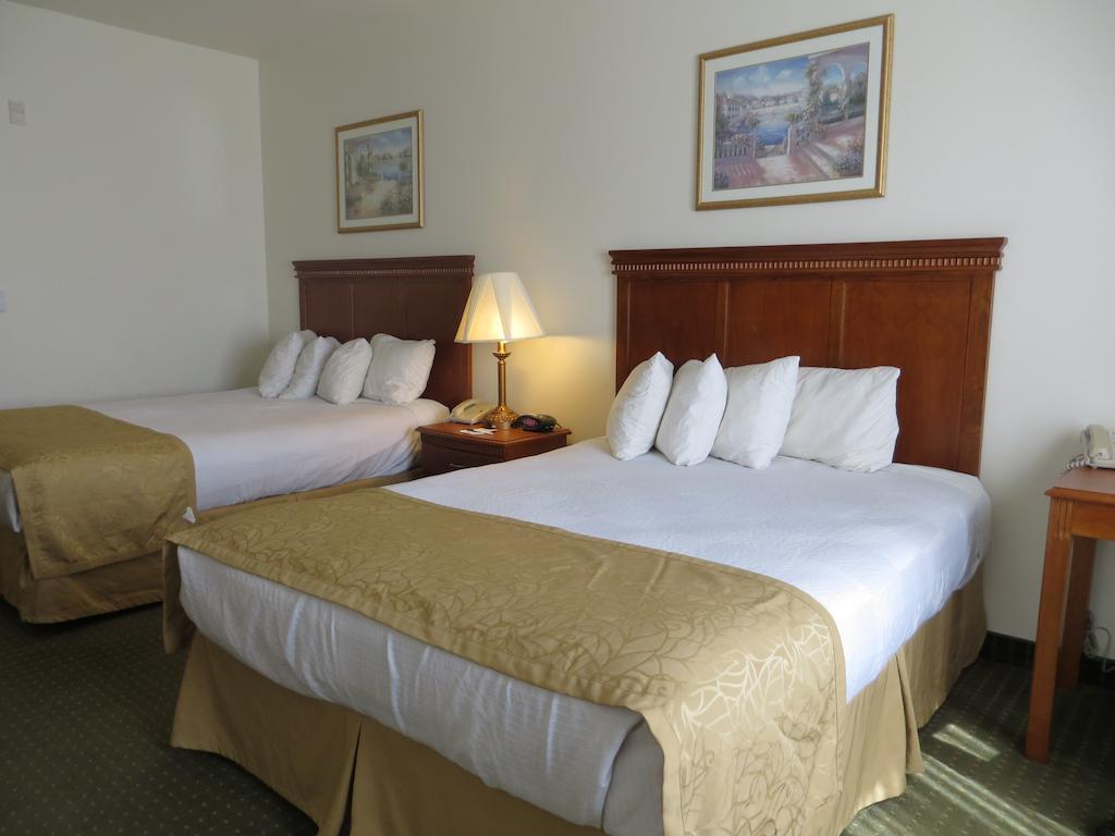 Best Western Plus Lake Elsinore Inn & Suites Eksteriør billede