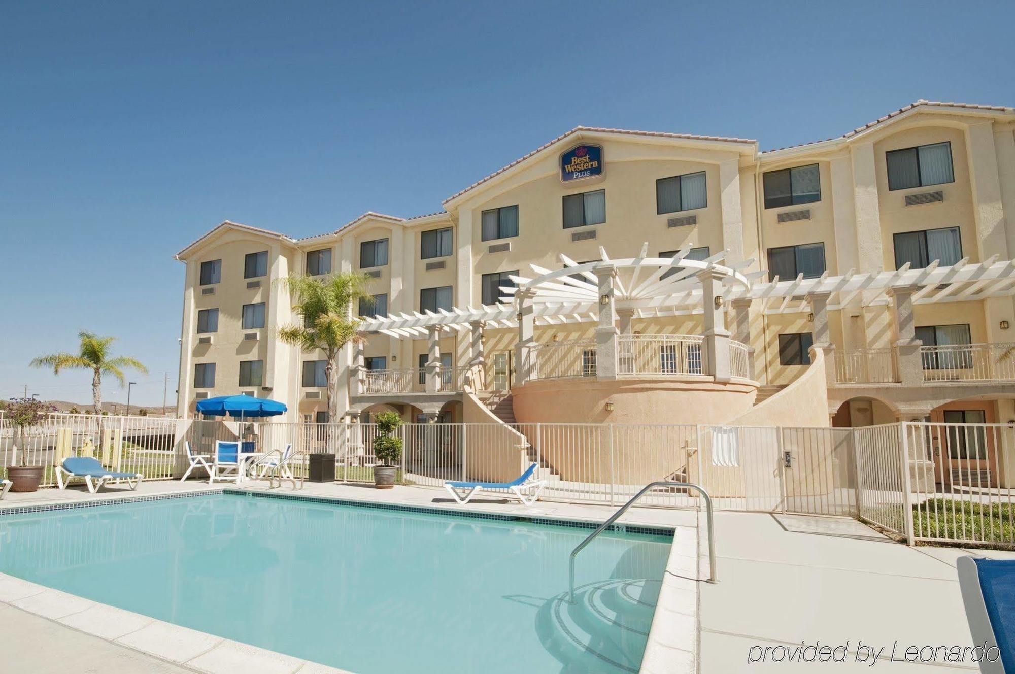Best Western Plus Lake Elsinore Inn & Suites Eksteriør billede